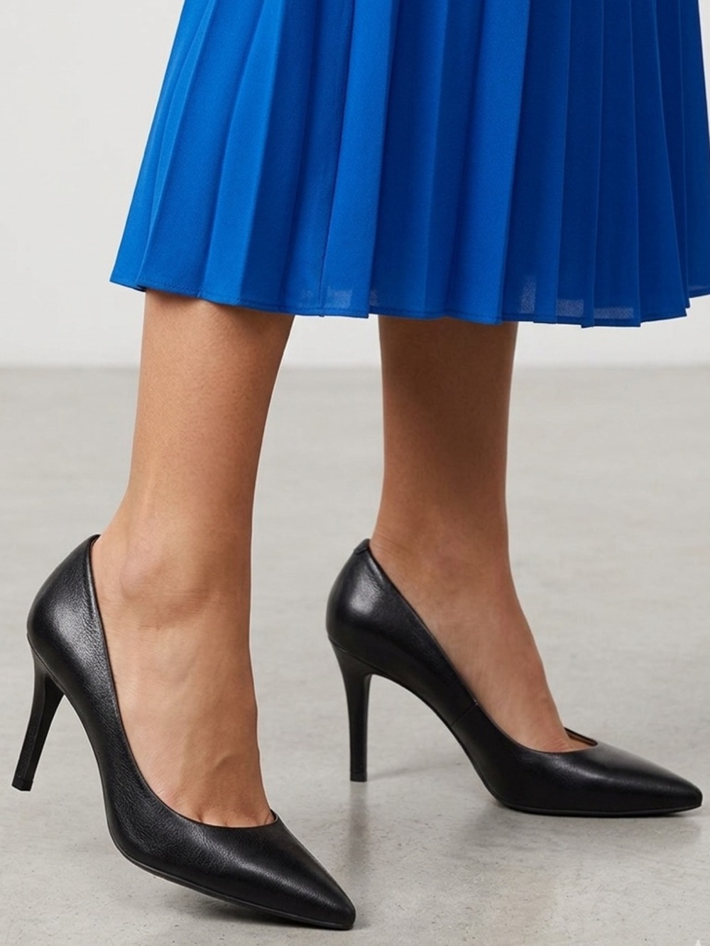 Michael Kors Black Leather Pointed Toe Stiletto Pumps - Picture 2 of 9